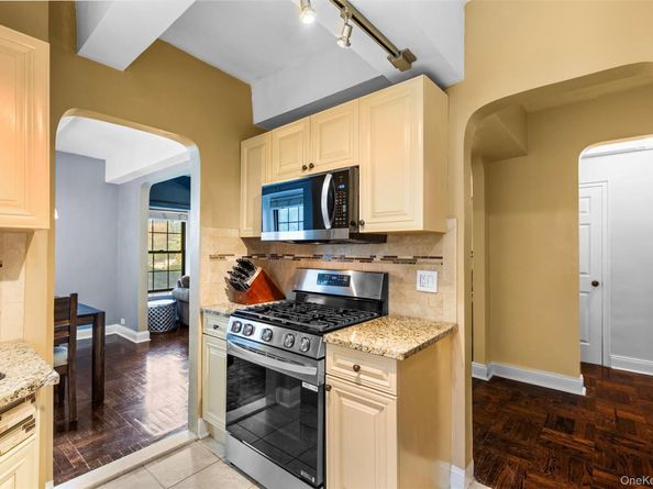 174 Garth Road TS, Scarsdale NY 10583