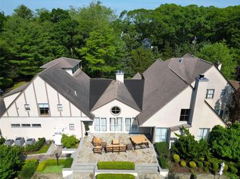 10 Cedar Lane