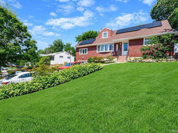 14 Benmor Court, Plainview NY 11803