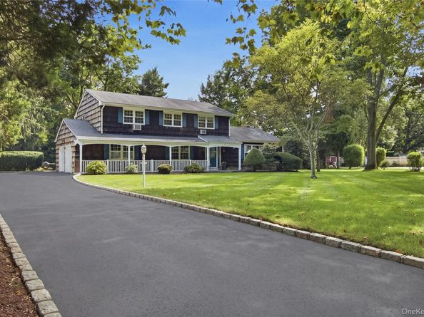 4 Farmington Court, Huntington Station NY 11746