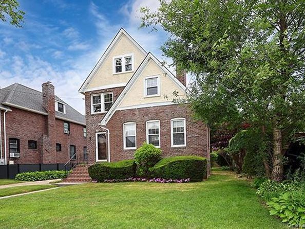 48 Surrey Commons, Lynbrook NY 11563