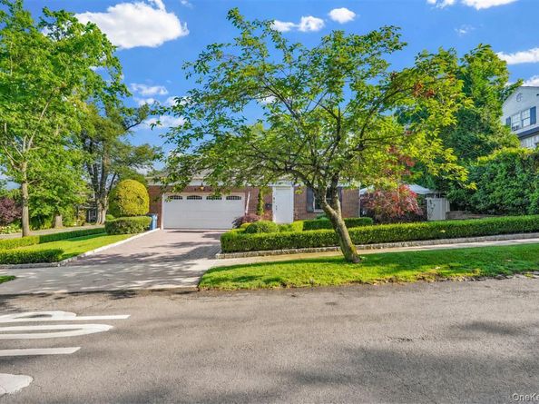 105 Park Lane, Douglaston NY 11363
