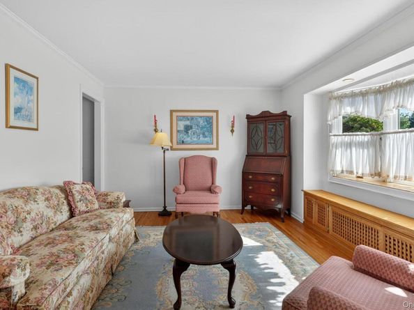 88 Philadelphia Avenue, Massapequa Park NY 11762