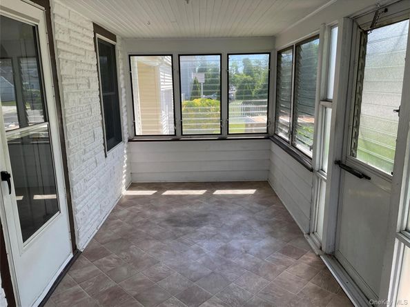 185 Seward Street, West Babylon NY 11704