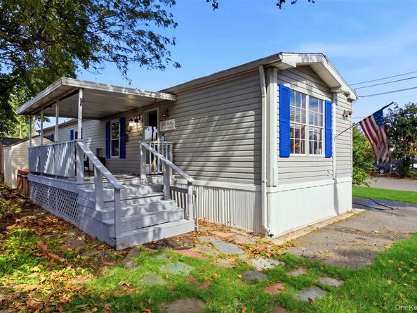 1137 Unit 124 Lincoln Avenue, Holbrook NY 11741
