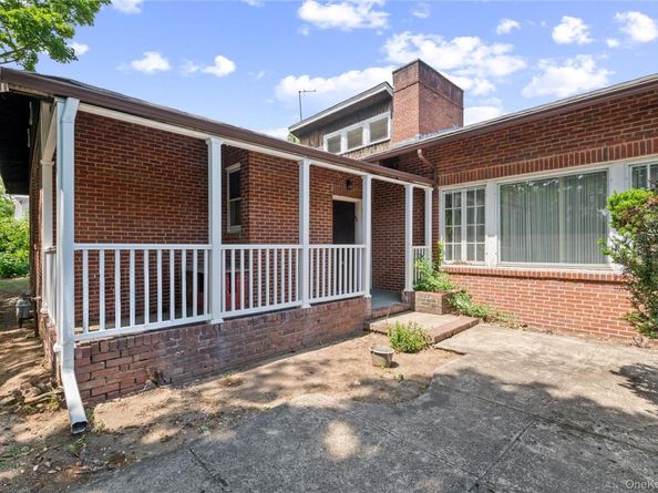 1026 W Broadway, Woodmere NY 11598