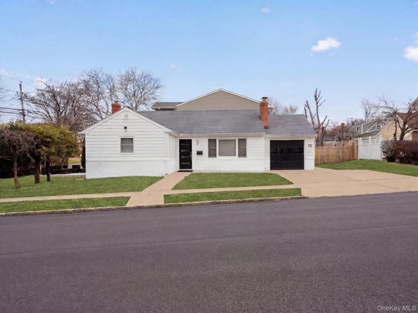 12 Deepdale Parkway, Albertson NY 11507