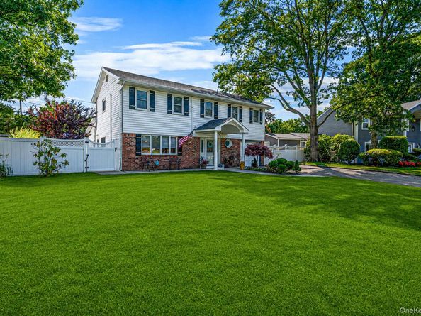 30 Pinewood Drive, Commack NY 11725