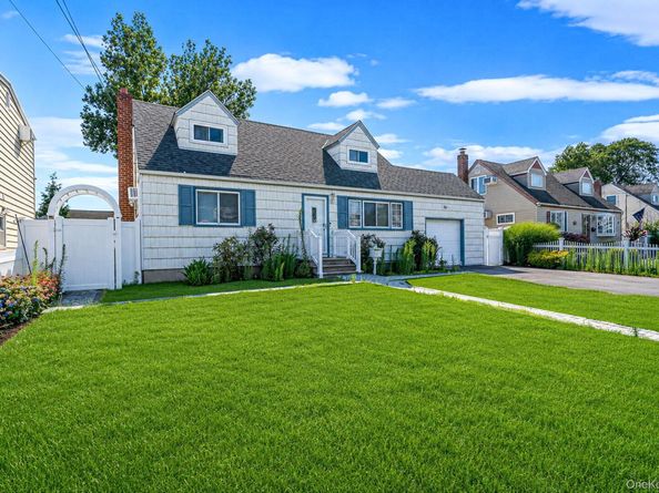1030 N Fulton Avenue, Lindenhurst NY 11757