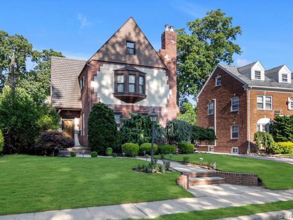 15 Parkwold Drive W, Valley Stream NY 11580