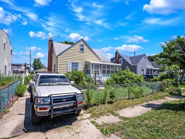218 Venetian Boulevard, Lindenhurst NY 11757