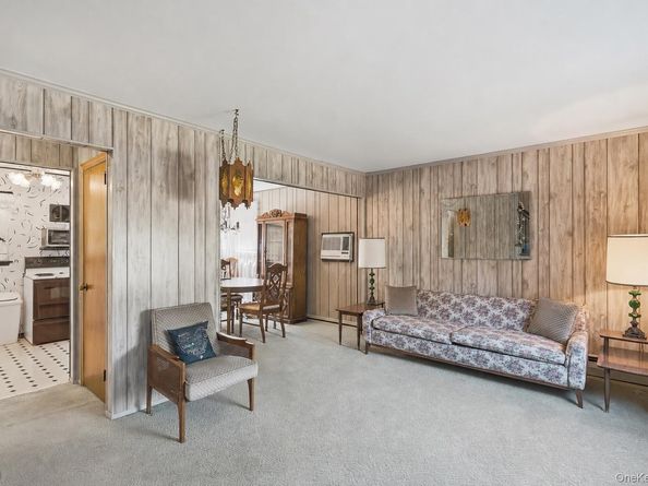 695 Eileen Court, Franklin Square NY 11010