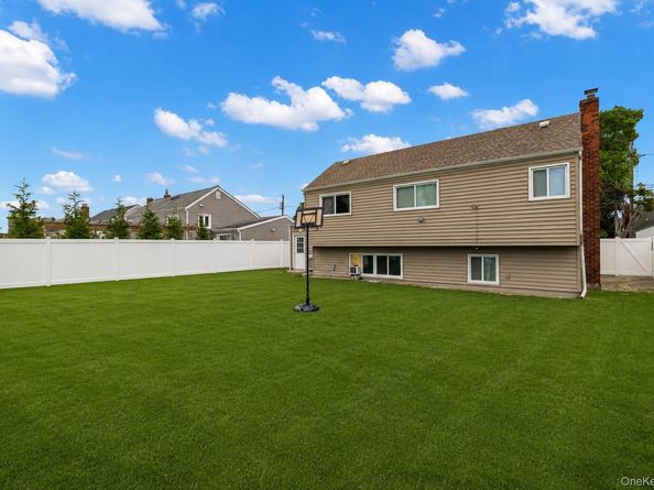 92 W 21st Street, Deer Park NY 11729