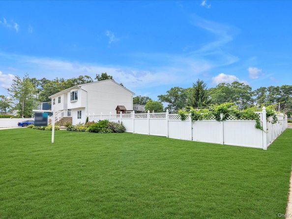 583 N Erie Avenue, Lindenhurst NY 11757