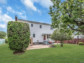 22 Beach Avenue, Copiague NY 11726