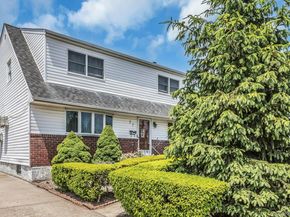 22 Beach Avenue, Copiague NY 11726