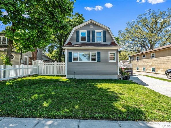 42 Willow Avenue, Freeport NY 11520