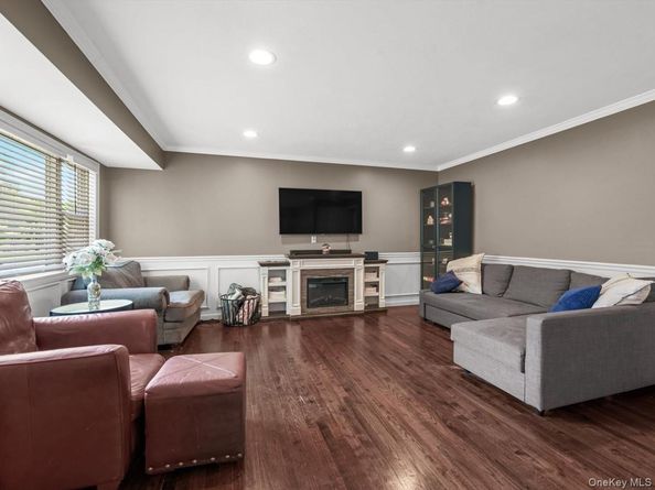 52 S Larry Road, Selden NY 11784
