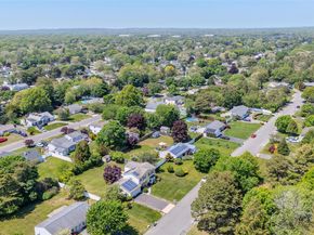 8 Lisa Court, Medford NY 11763