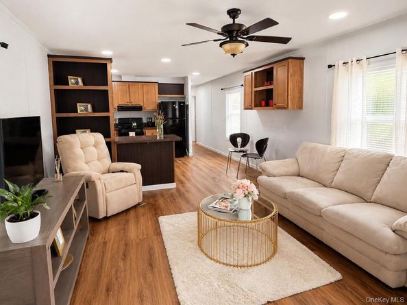37 Hubbard Avenue 95, Riverhead NY 11901