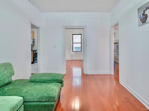 21-77 33rd Street 2A, Astoria NY 11105