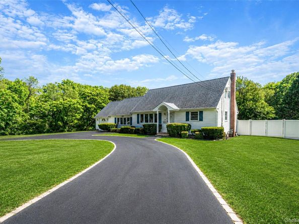 376 S Country Road, East Patchogue NY 11772
