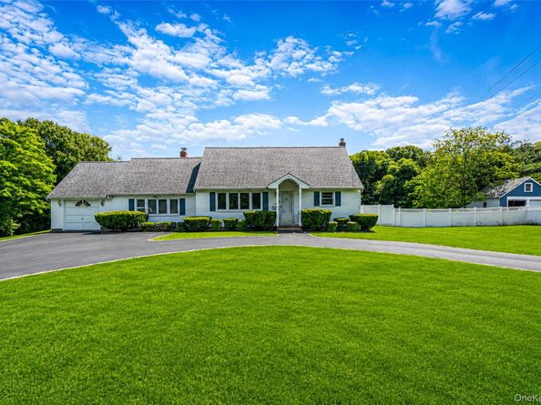 376 S Country Road, East Patchogue NY 11772