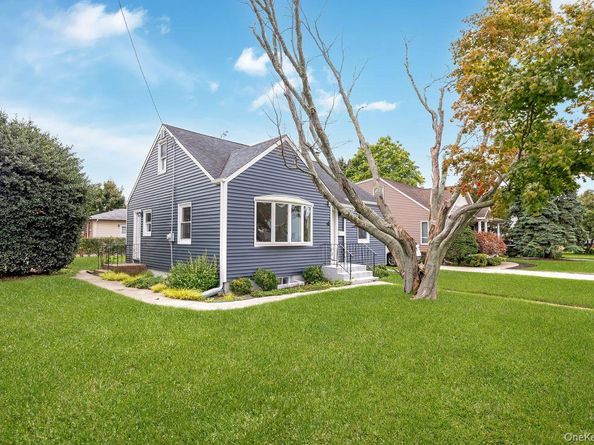 4 Sutton Court, West Islip NY 11795