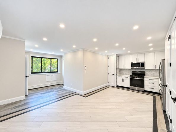 7252 Metropolitan Avenue 2B, Middle Village NY 11379