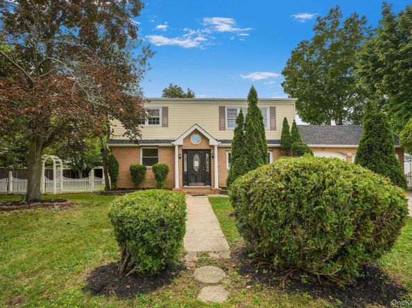 1565 10th Street, West Babylon NY 11704