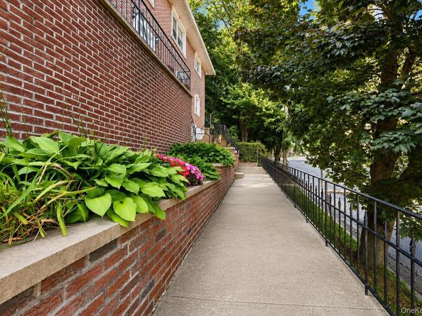 62 Raybrook Rd, Yonkers NY 10704