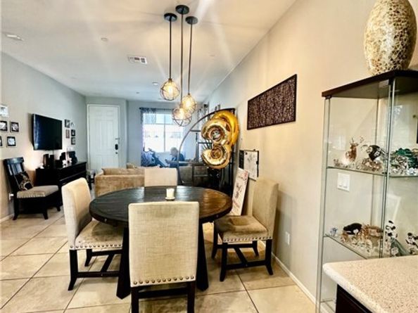 17652 W Murphy Lane, Northridge (los Angeles) CA 91325