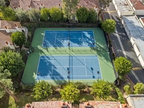 21551 Burbank 96, Woodland Hills (los Angeles) CA 91367