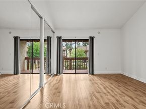 21551 Burbank 96, Woodland Hills (los Angeles) CA 91367