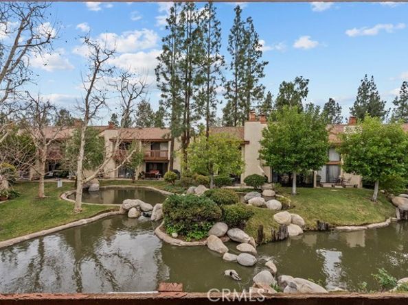 21551 Burbank 96, Woodland Hills (los Angeles) CA 91367