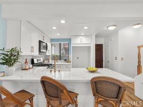 21551 Burbank 96, Woodland Hills (los Angeles) CA 91367