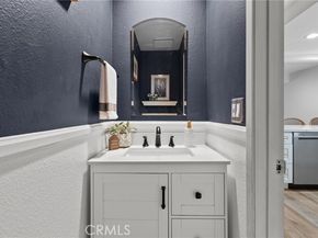 21551 Burbank 96, Woodland Hills (los Angeles) CA 91367