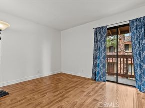 21551 Burbank 96, Woodland Hills (los Angeles) CA 91367