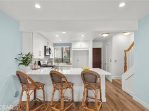 21551 Burbank 96, Woodland Hills (los Angeles) CA 91367