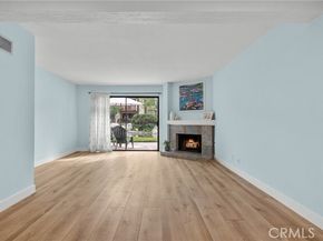 21551 Burbank 96, Woodland Hills (los Angeles) CA 91367