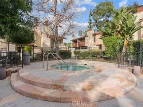 21551 Burbank 96, Woodland Hills (los Angeles) CA 91367