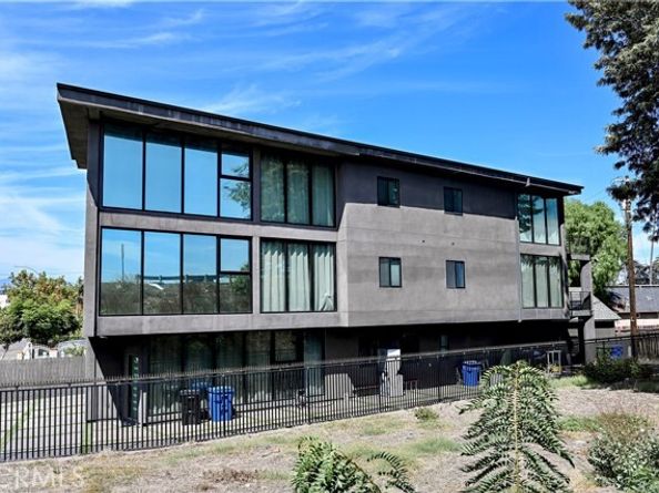 2336 S Longwood, Los Angeles CA 90016