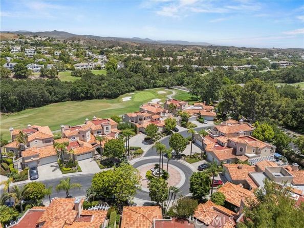 71 Via Barcaza, Laguna Hills CA 92679