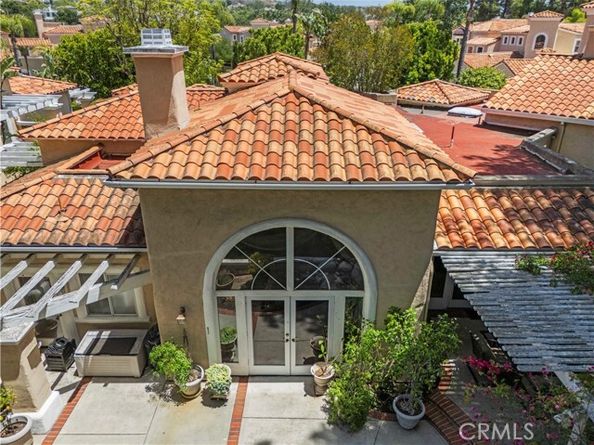71 Via Barcaza, Laguna Hills CA 92679