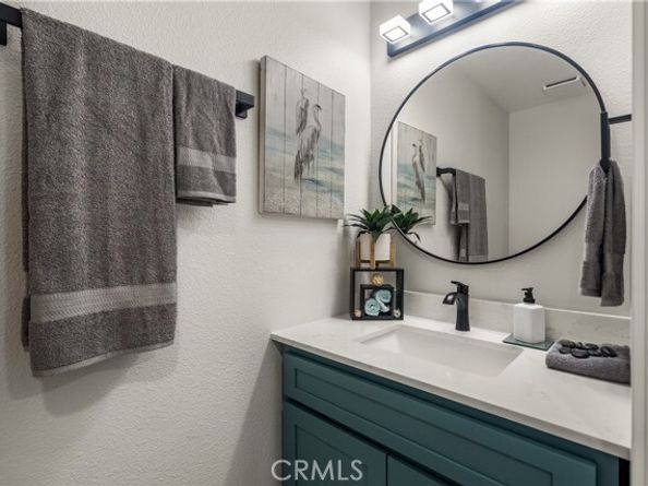 11845 Gladstone Avenue, Sylmar (los Angeles) CA 91342