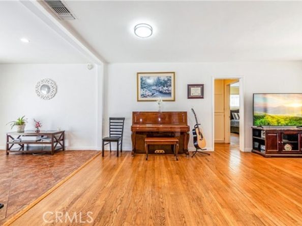 16053 Devonshire Street, Granada Hills (los Angeles) CA 91344