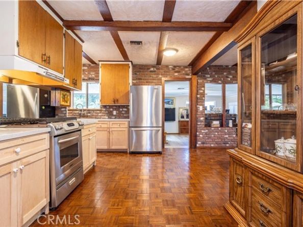 7645 Wilbur Avenue, Reseda (los Angeles) CA 91335