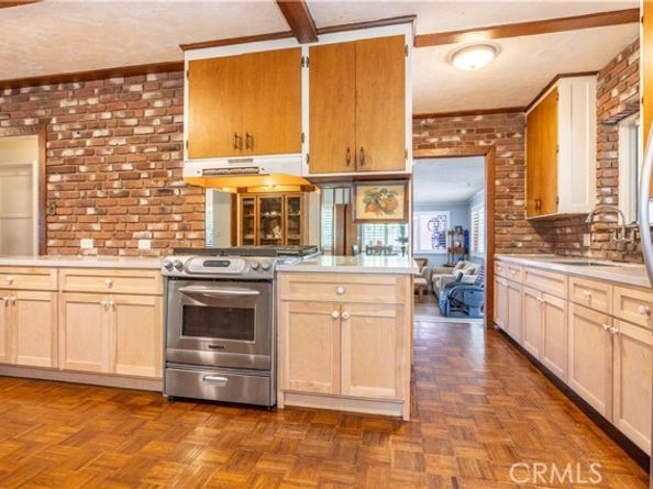 7645 Wilbur Avenue, Reseda (los Angeles) CA 91335