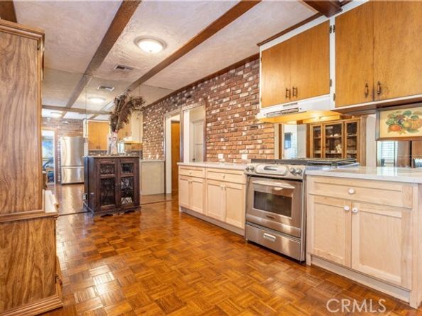 7645 Wilbur Avenue, Reseda (los Angeles) CA 91335