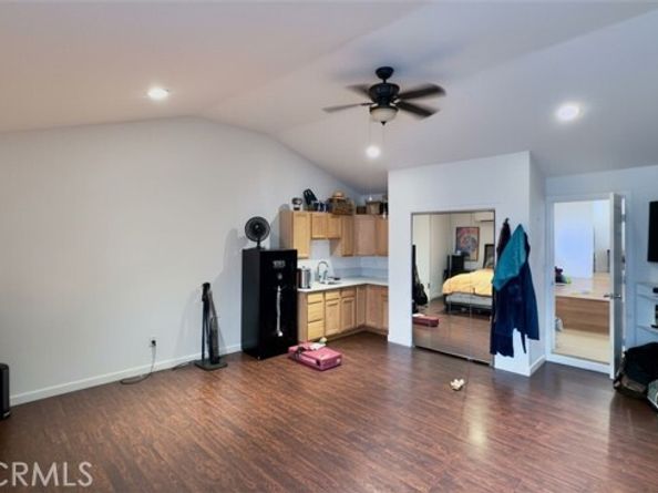 11806 Neenach Street, Sun Valley (los Angeles) CA 91352